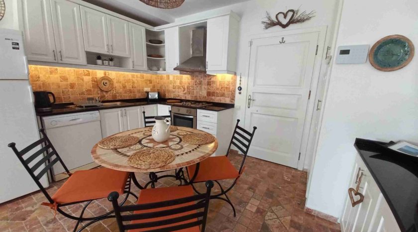 5. Kitchen (1)